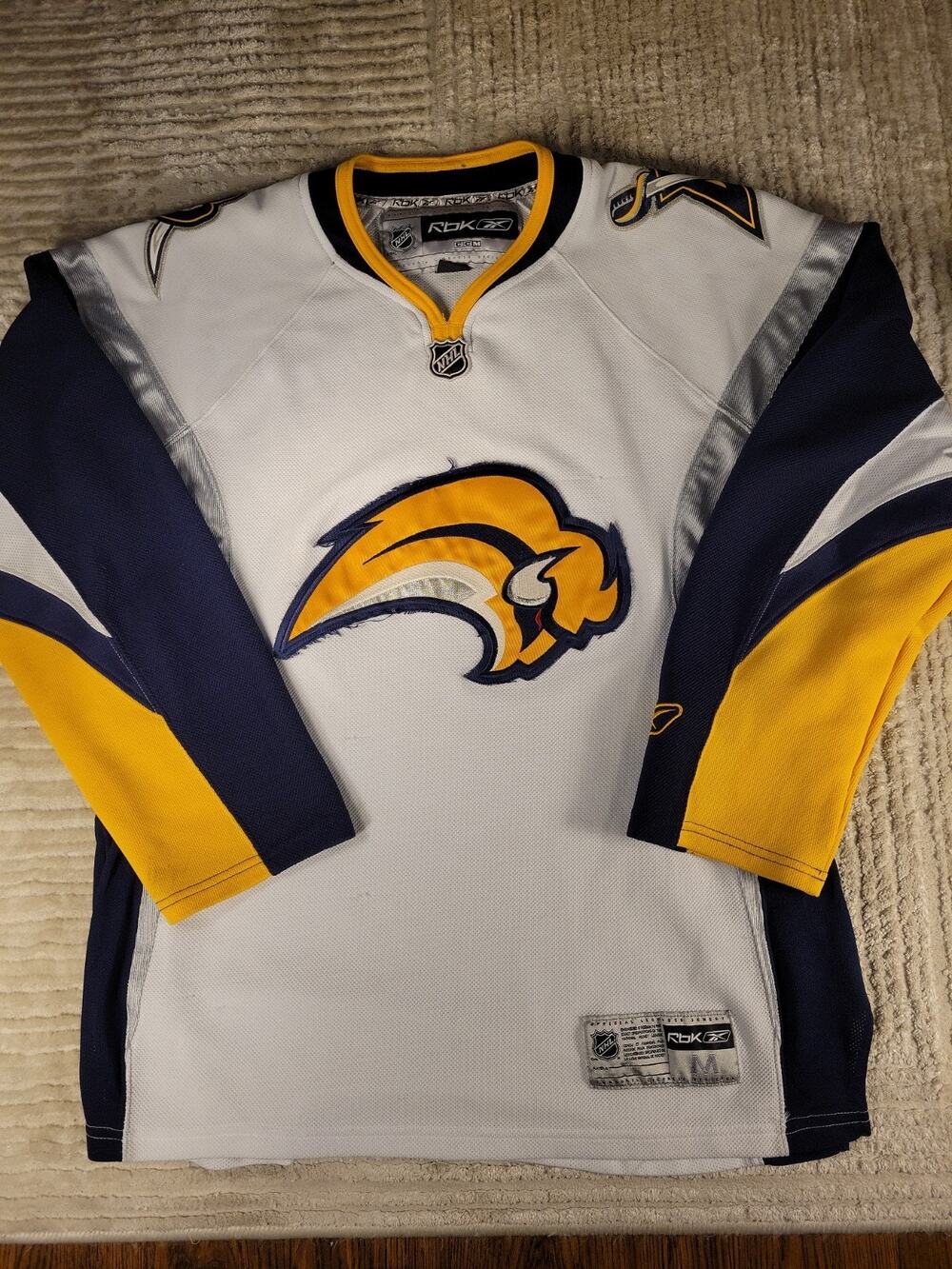 Reebok Buffalo Sabres Jersey NHL Hockey Mens Medium Adult